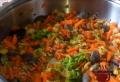 प्राच्य खाना पकाने का रहस्य: सब्जियों के साथ तले हुए चावल पकाना सब्जियों के साथ तले हुए चावल पकाना