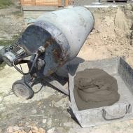 Kaj določa porabo cementa na kocko betona?