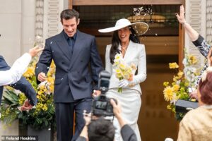 6108368bd07d178a4a68b8d553915b9f.jpg