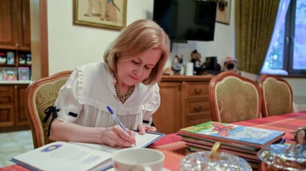 Дарья Донцова рассказала, как драила туалеты