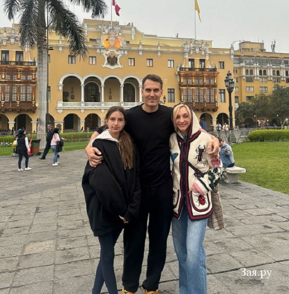 Кристина Орбакайте с семьей - фото соцсети